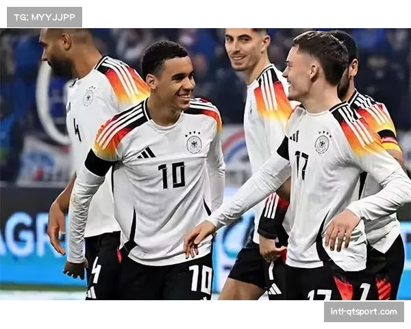 德国队主帅亲赴赛场考察锋线球员表现,锁定未来阵容核心