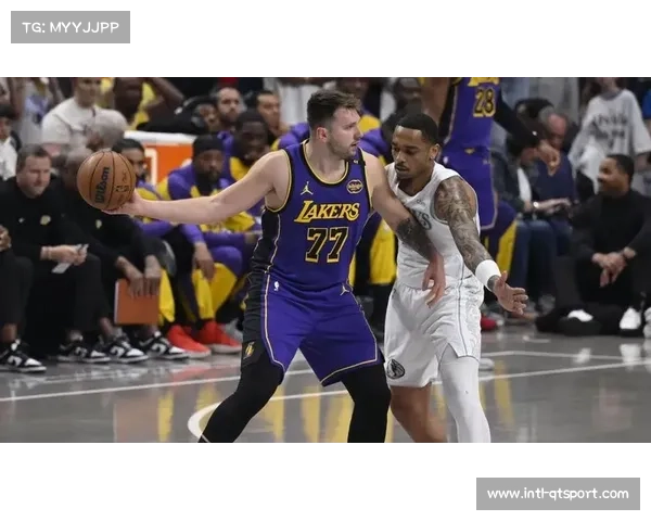 东契奇赛季前5场狂砍200分,湖人季后赛竞争力提升 东契奇赛季前5场狂砍200分,湖人季后赛竞争力提升