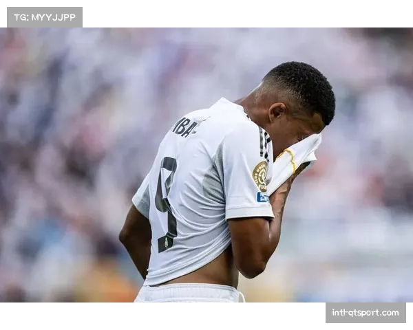 巴黎圣日耳曼公布欧冠次回合大名单，姆巴佩、登贝莱在列